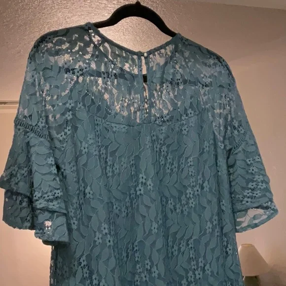 Elegant Lace Dress in Dark Blue - Picture 2 of 3